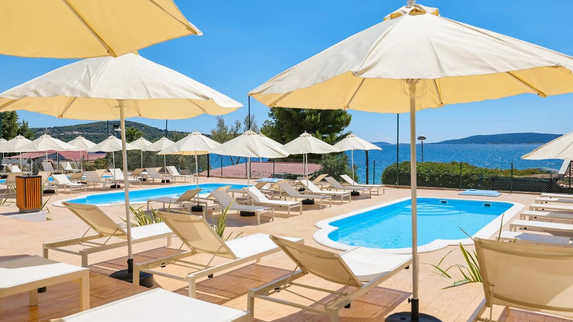 Apartments Medena Trogir 0*,